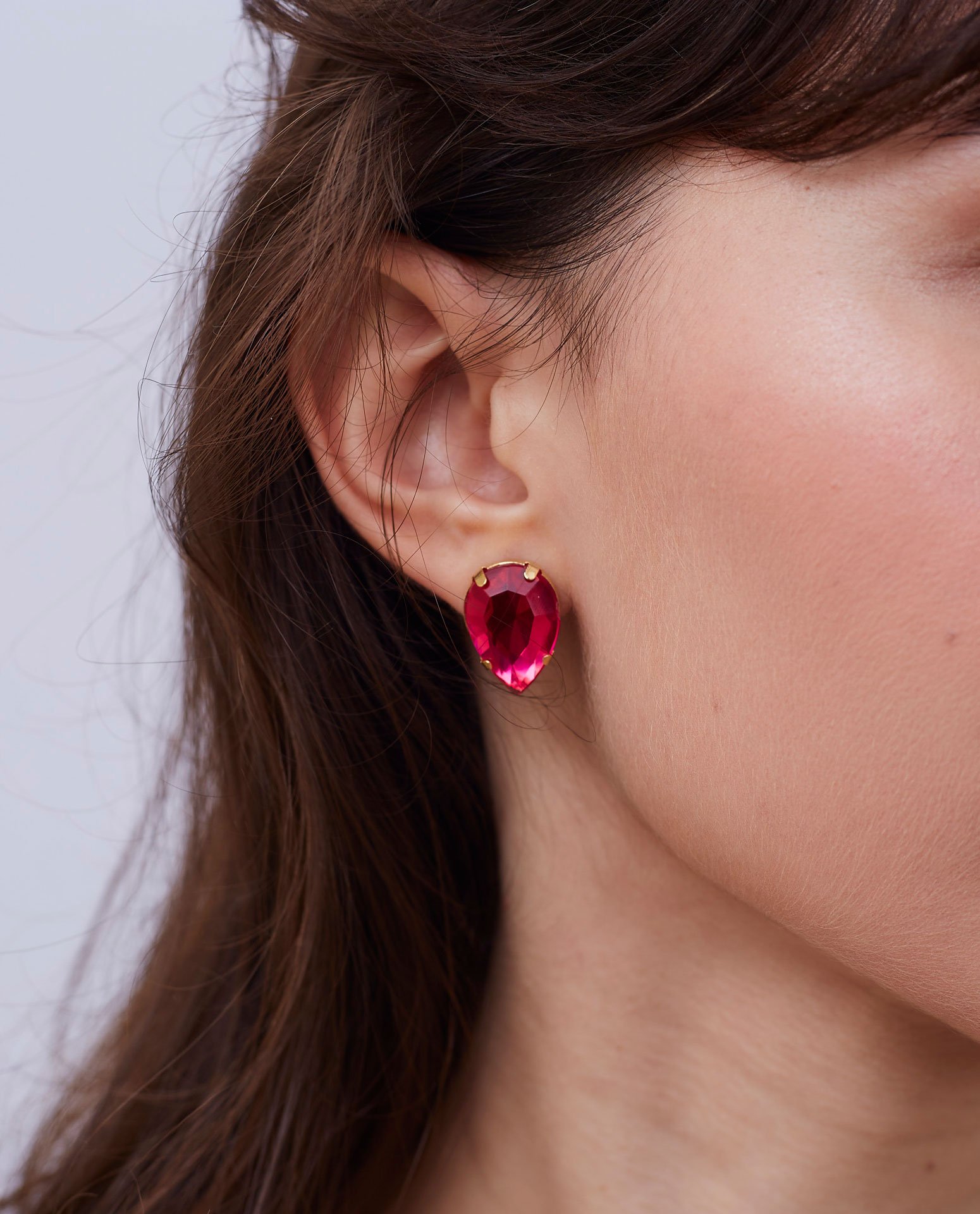 BRINCOS AMÃ GOTA ROSA PINK BANHO OURO