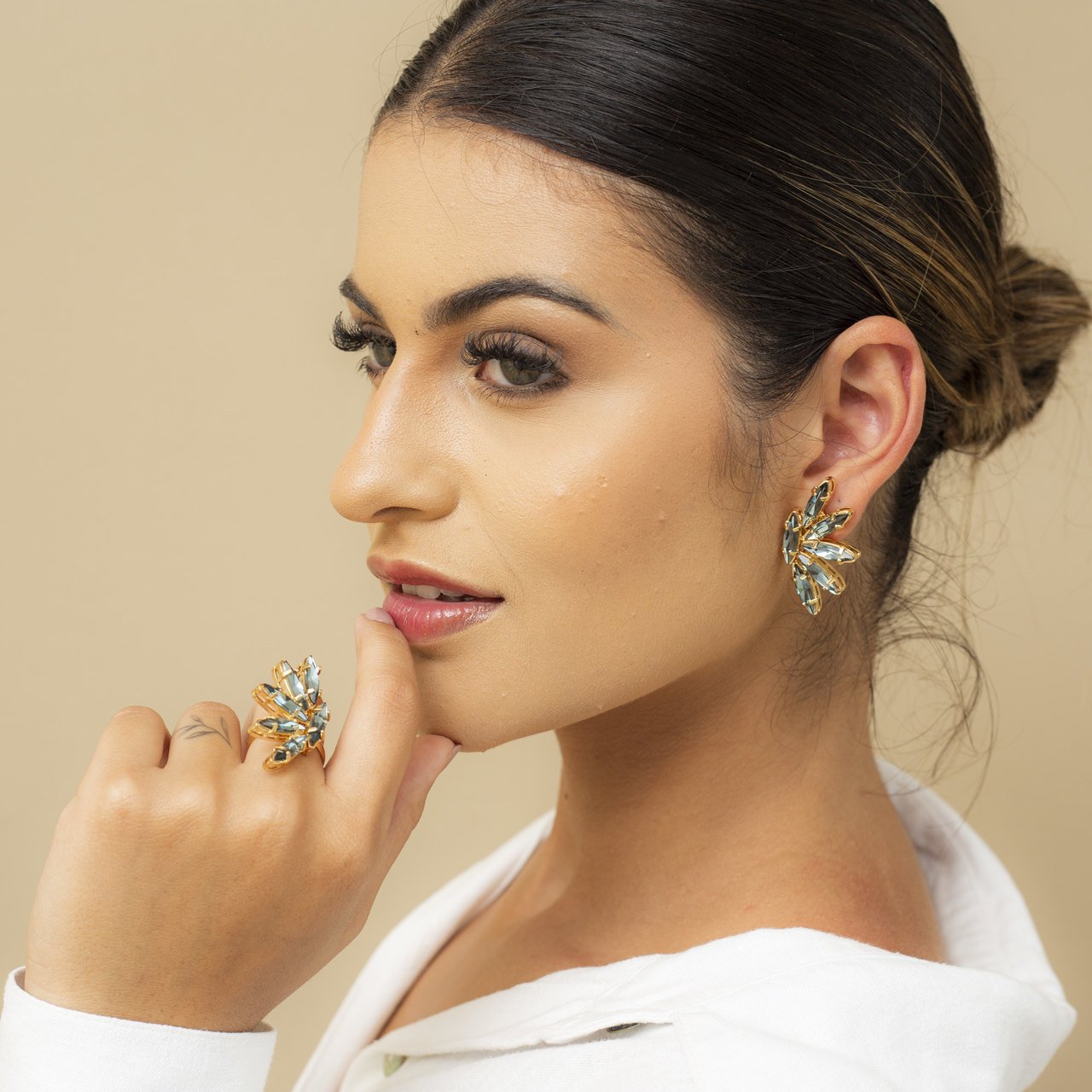 ANEL MIA CRISTAL FINO AZUL BANHO OURO