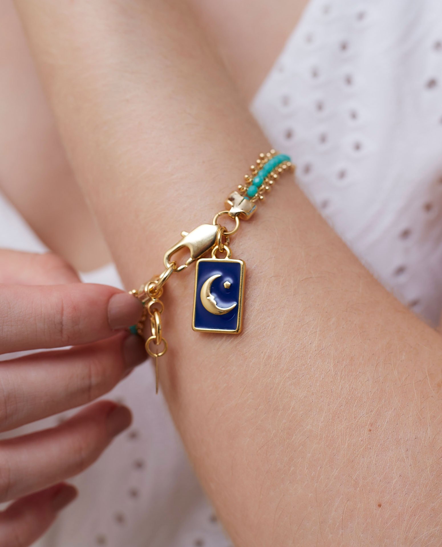PULSEIRA ITÁLIA CRISTAL AZUL TURQUESA PINGENTE LUA BANHO OURO
