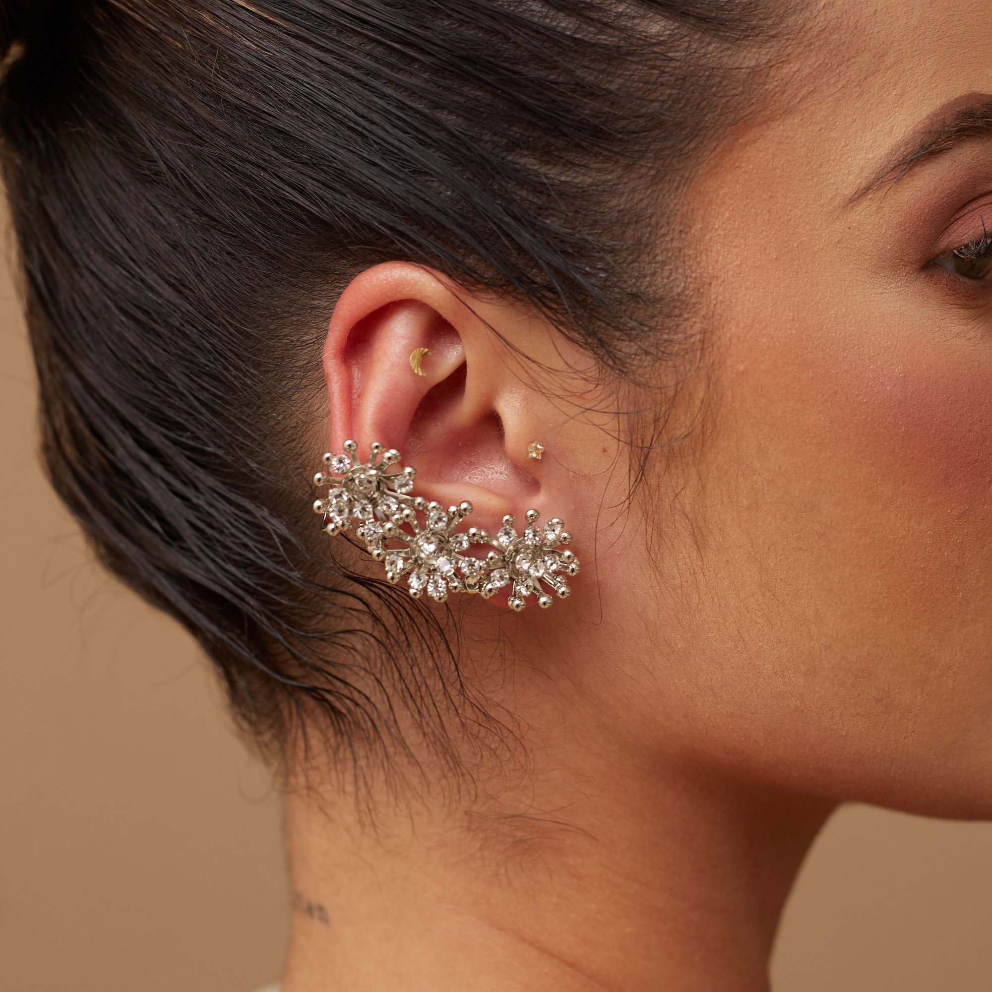 BRINCOS EAR CUFFS CALM BANHO RÓDIO BRANCO