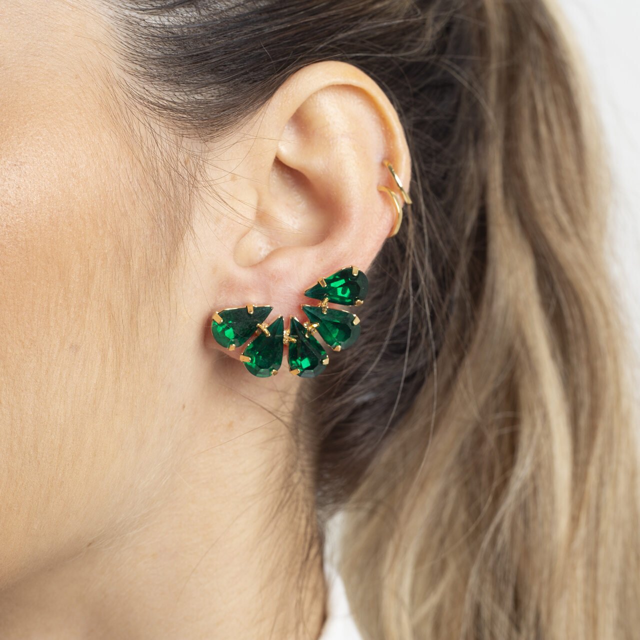 BRINCOS LUNAR CRISTAL GOTA VERDE BANHO OURO