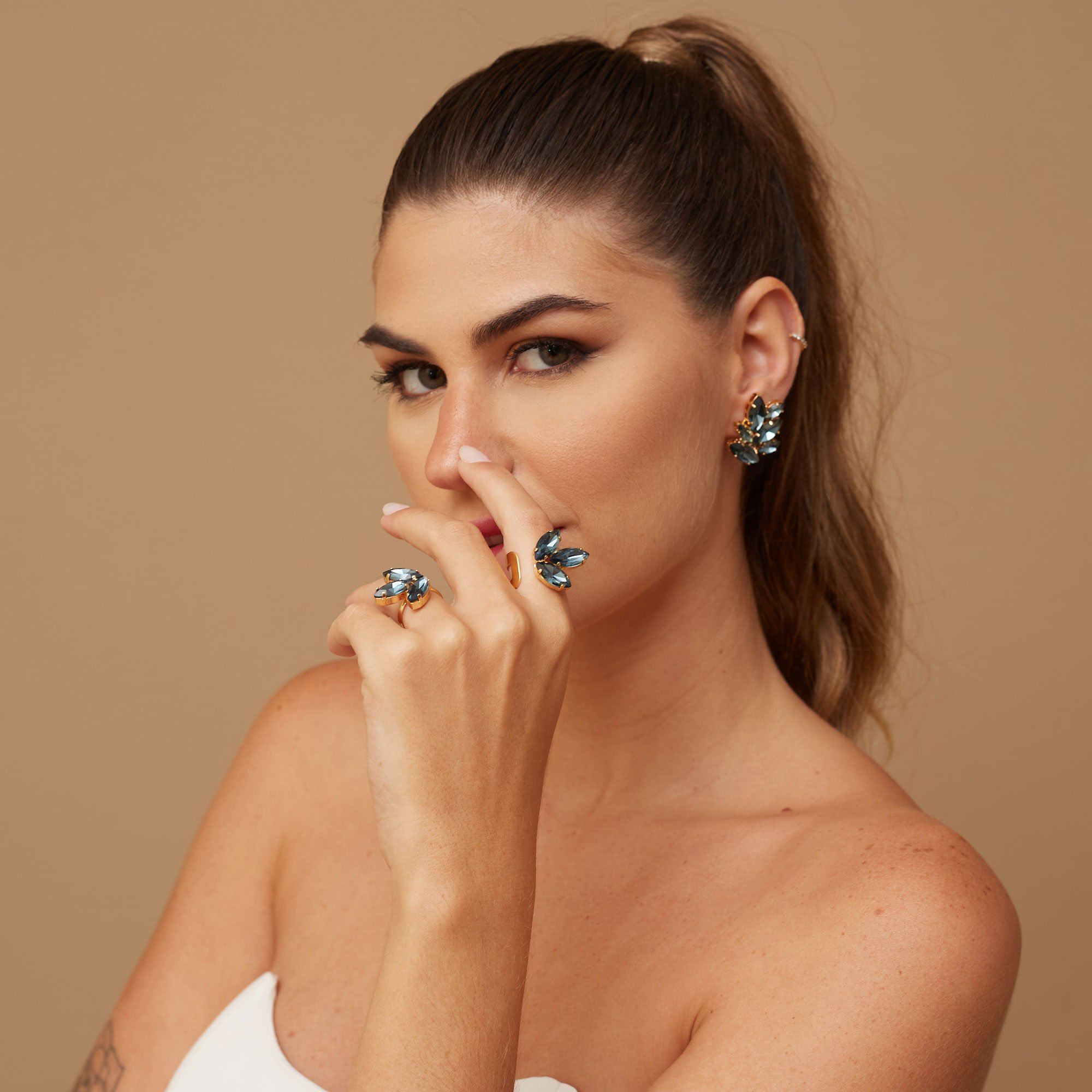 ANEL NINA AZUL BANHO OURO