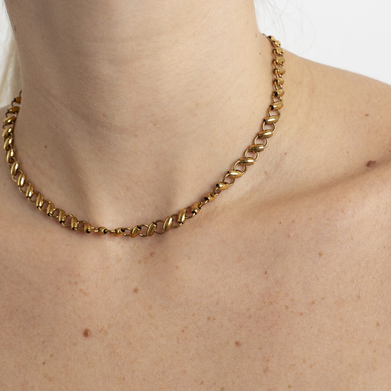 CHOKER MINI BARRIL OURO ENVELHECIDO