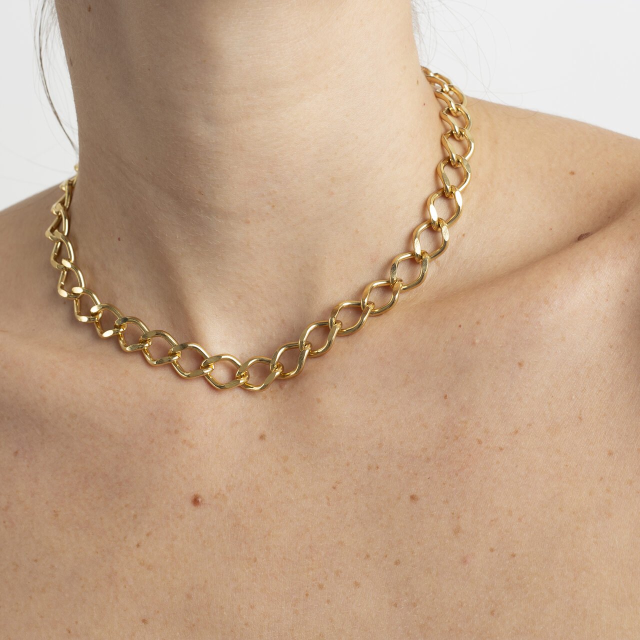 CHOKER GRUMET FECHO CORAÇÃO BANHO OURO