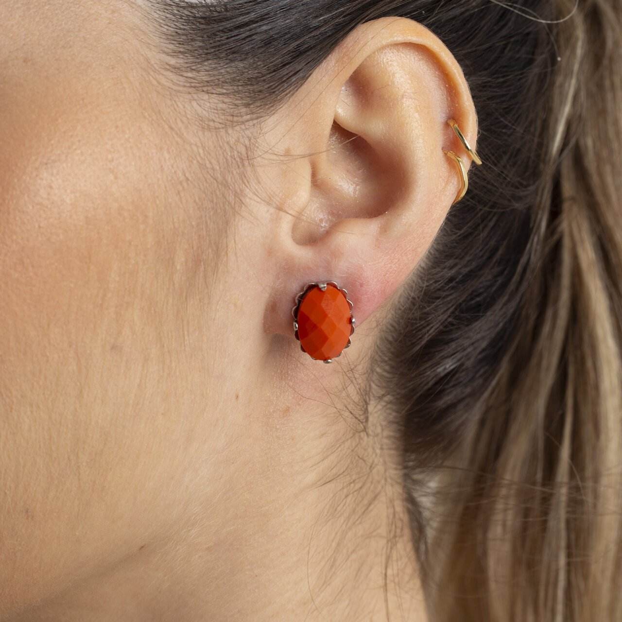BRINCOS OVAL LARANJA FACETADO BANHO RÓDIO BRANCO