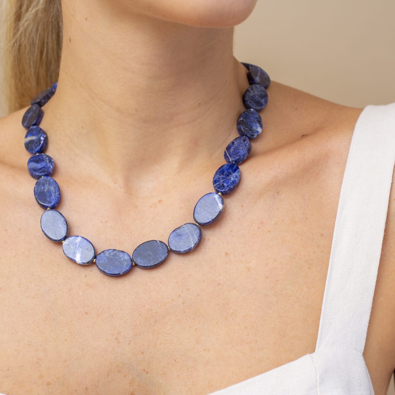 COLAR PEDRA NATURAL OVAL AZUL BANHO OURO
