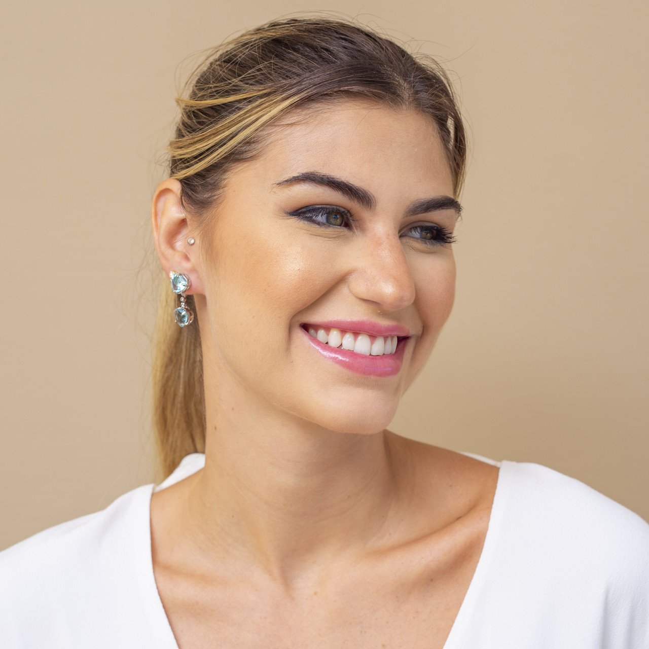 BRINCOS ROSIE CRISTAL TRIÂNGULO AZUL CLARO ZIRCÔNIA RÓDIO BRANCO