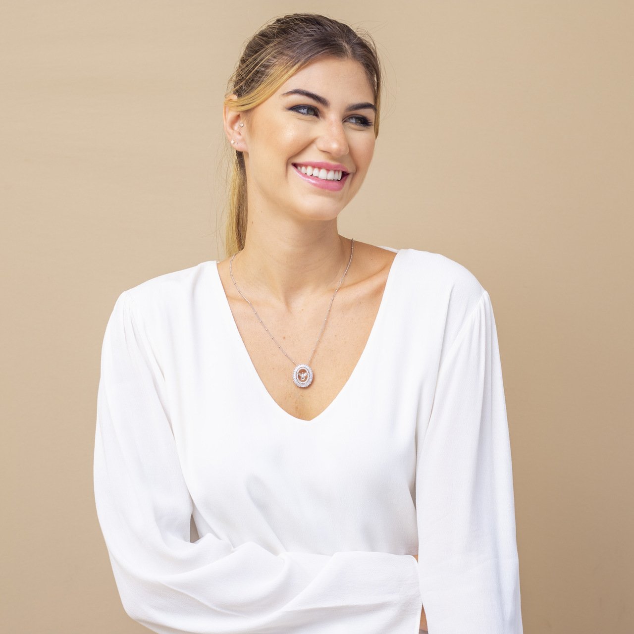 COLAR POMBA DA PAZ CRAVAÇÃO BANHO RÓDIO BRANCO