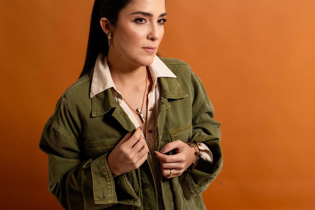 COLAR SERENIDADE VERDE PISTACHE BANHO OURO