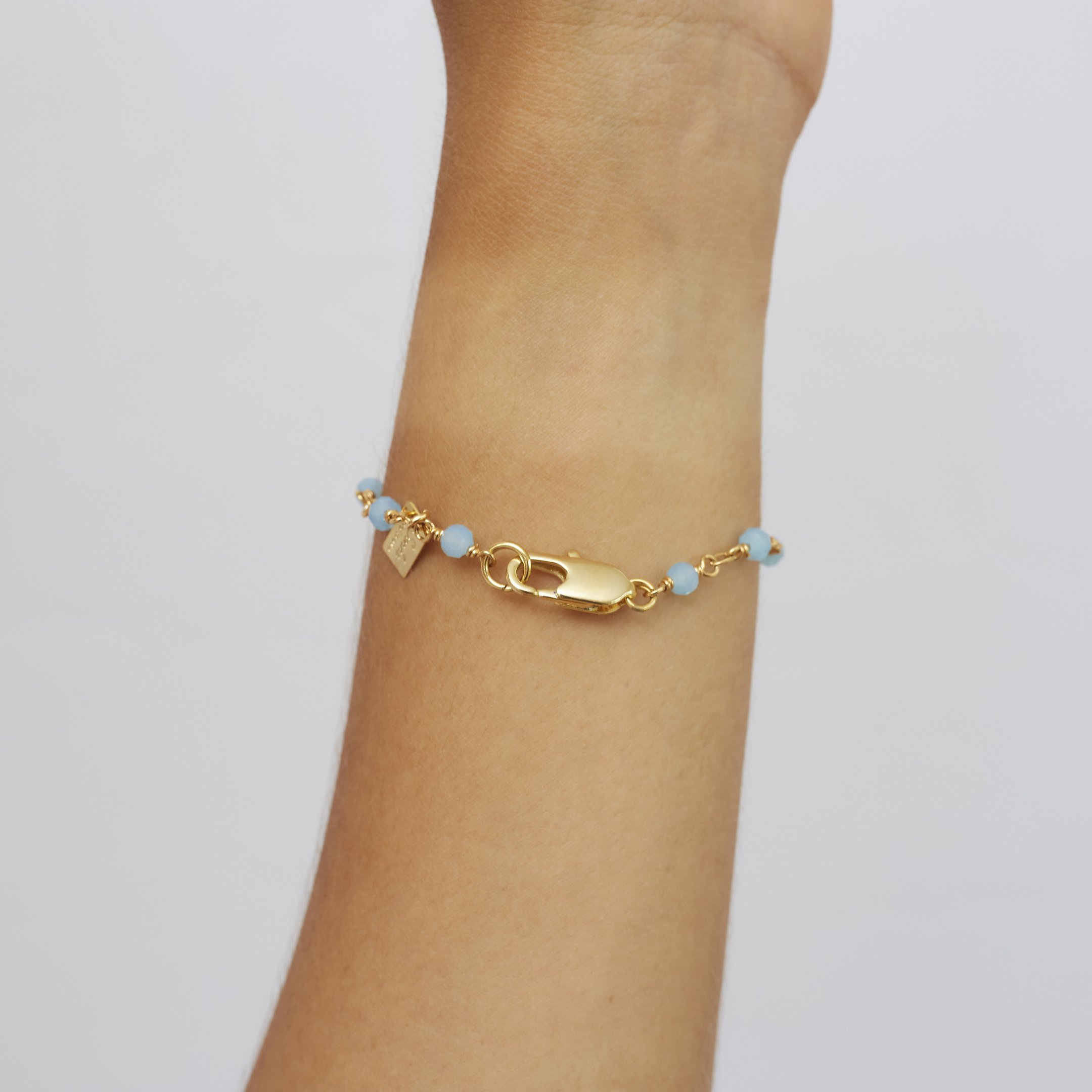 PULSEIRA TERÇO CRISTAIS AZUL PINGENTE CORAÇÃO BANHO OURO