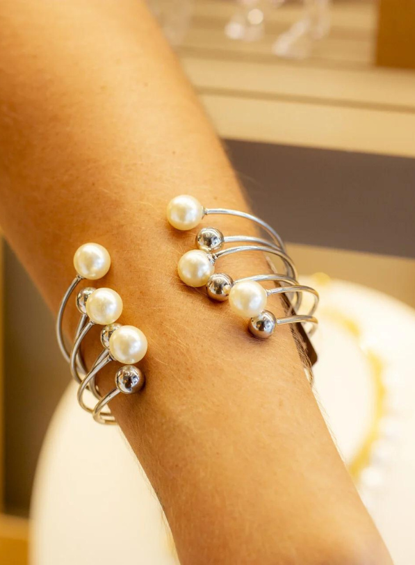 BRACELETE MIX PÉROLAS BOLAS BANHO RÓDIO BRANCO