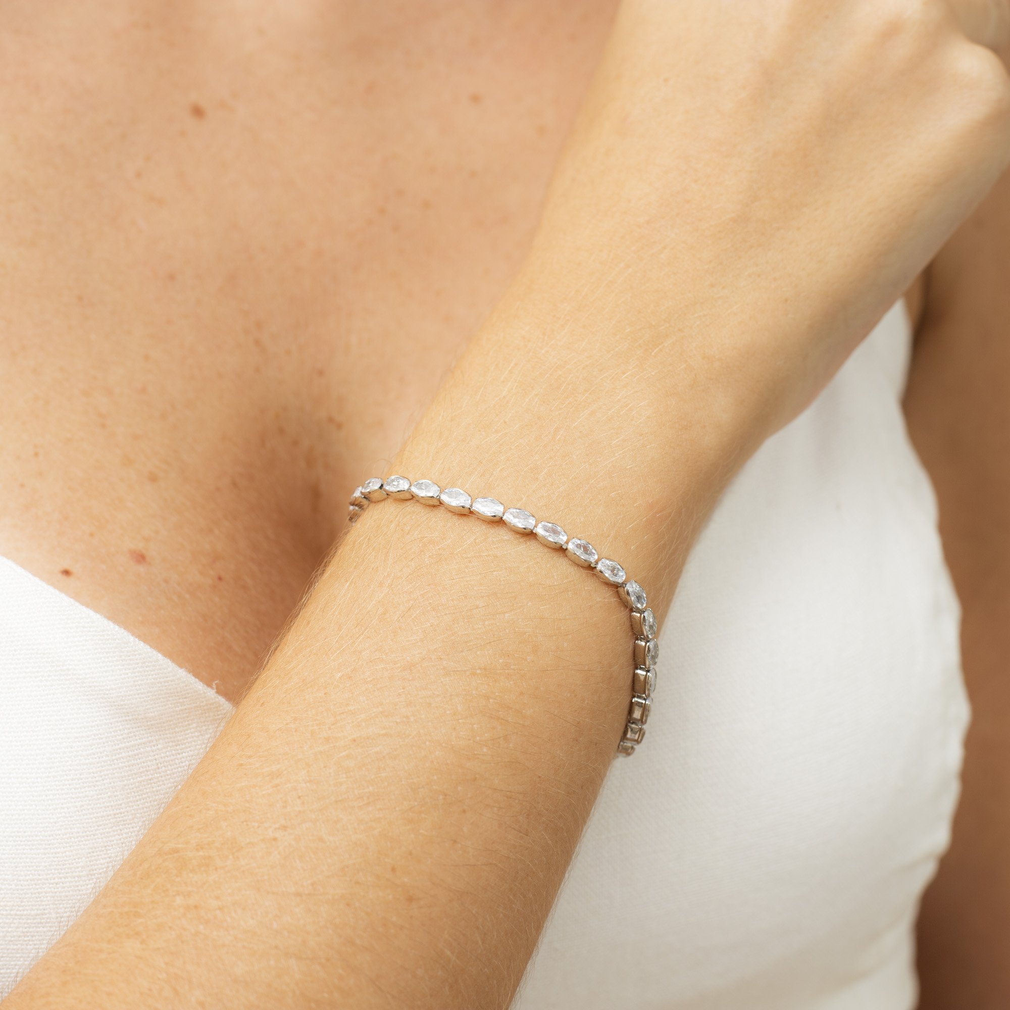 PULSEIRA SABINA RIVIERA FINA ZIRCÔNIAS OVAIS INCOLOR BANHO RÓDIO