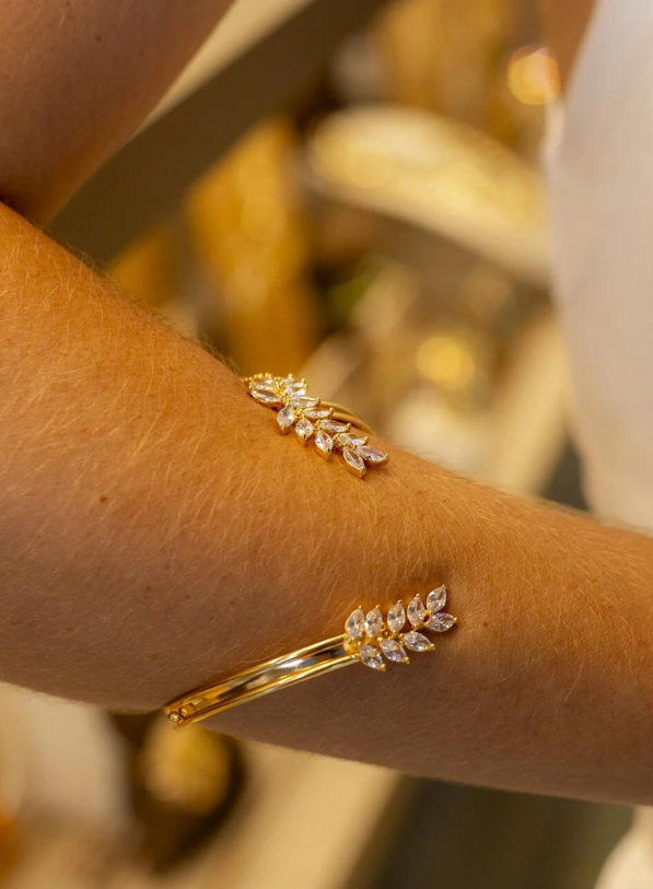 BRACELETE ATHENAS CRISTAIS NAVETES INCOLOR BANHO OURO