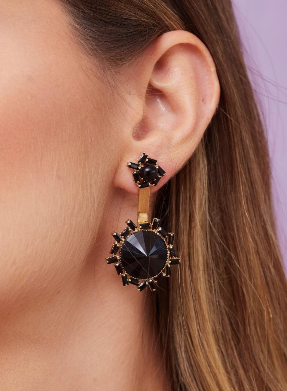 BRINCOS LOOK PÊNDULO RIVOLI PRETO BANHO OURO