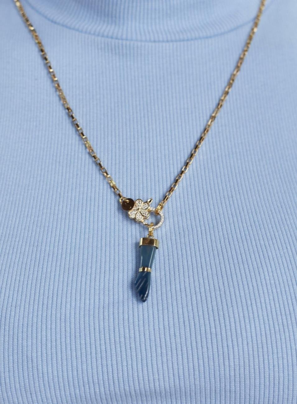 COLAR FIGA AGATA AZUL FLOR ZIRCÔNIA BANHO OURO