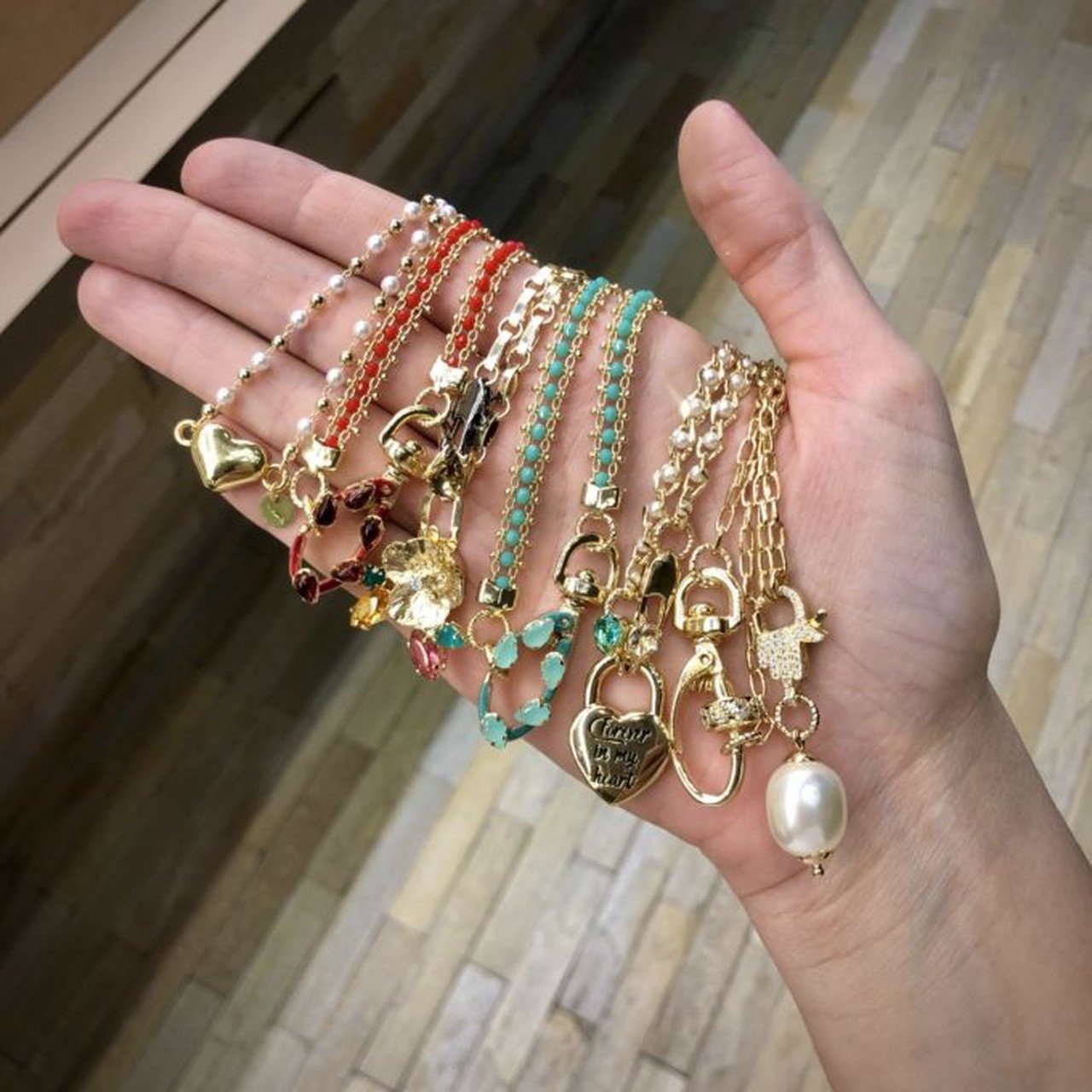 COLAR HAND FECHO MÃO ZIRCÔNIA PINGENTE PÉROLA OURO