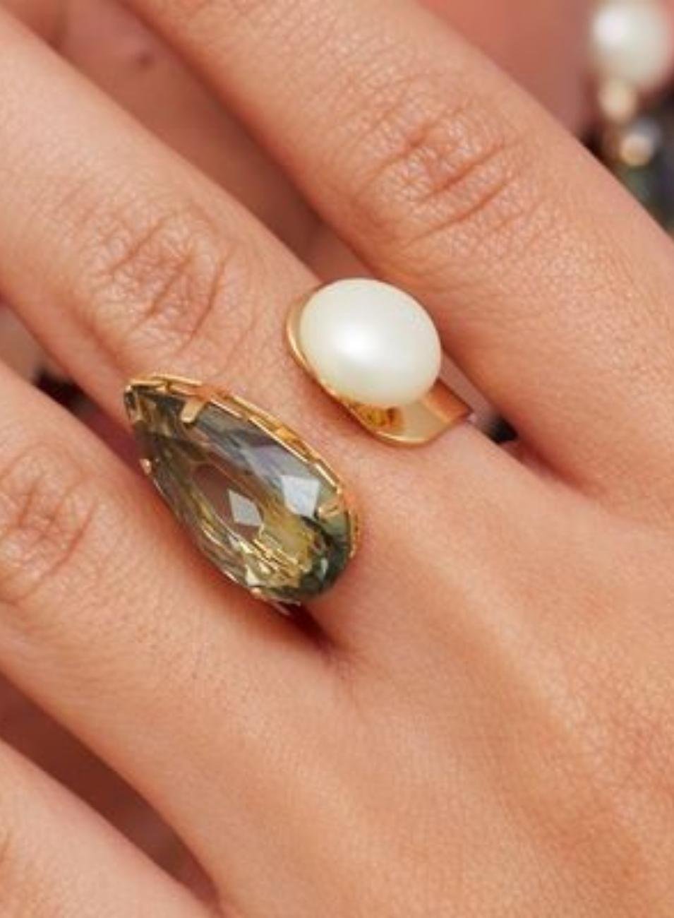 ANEL AMARICH DUPLO CRISTAL VERDE E PÉROLA BANHO OURO