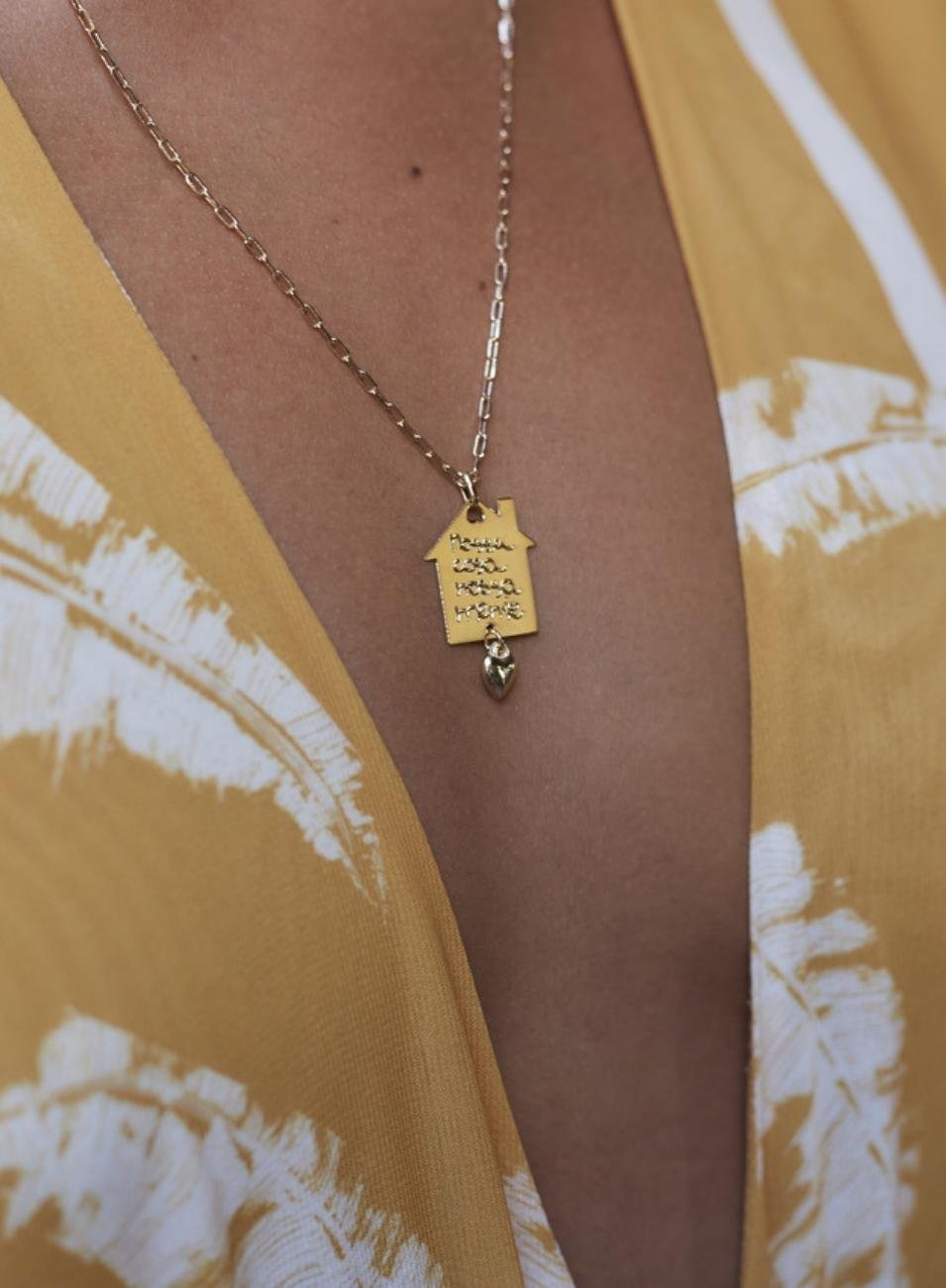 COLAR CASINHA BANHO DE OURO