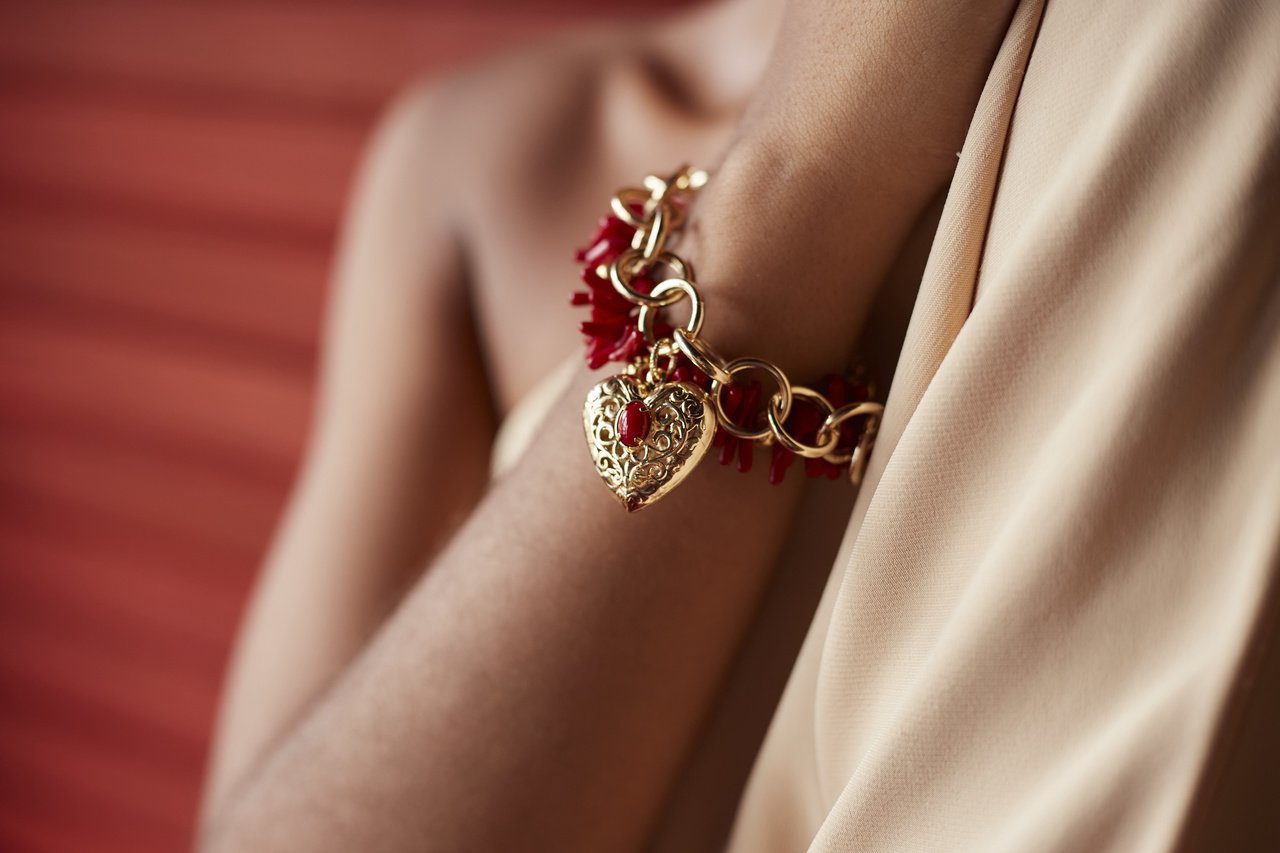 PULSEIRA LANNA CORAÇÃO BANHO OURO
