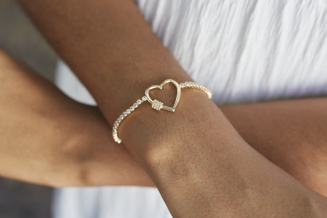 PULSEIRA AMOUR RIVIERA CORAÇÃO BANHO OURO
