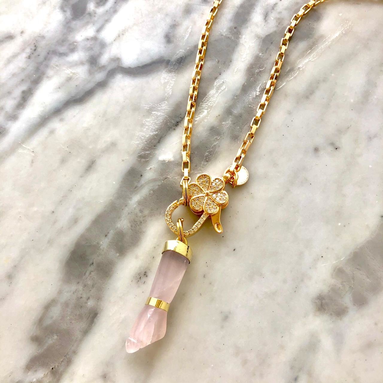 COLAR FIGA QUARTZO ROSA FLOR ZIRCÔNIA BANHO OURO
