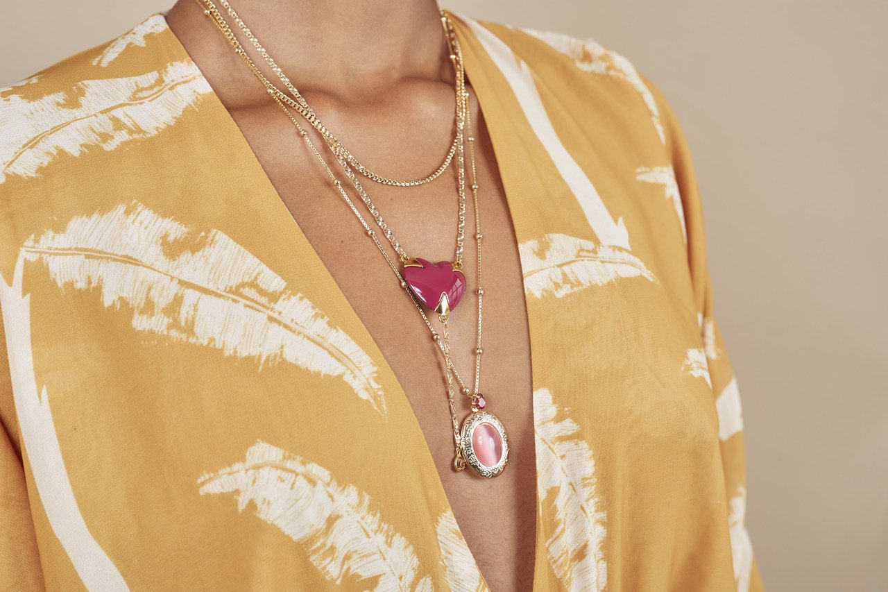 COLAR RELICÁRIO PINGENTE PEDRA DA LUA ROSA BANHO OURO