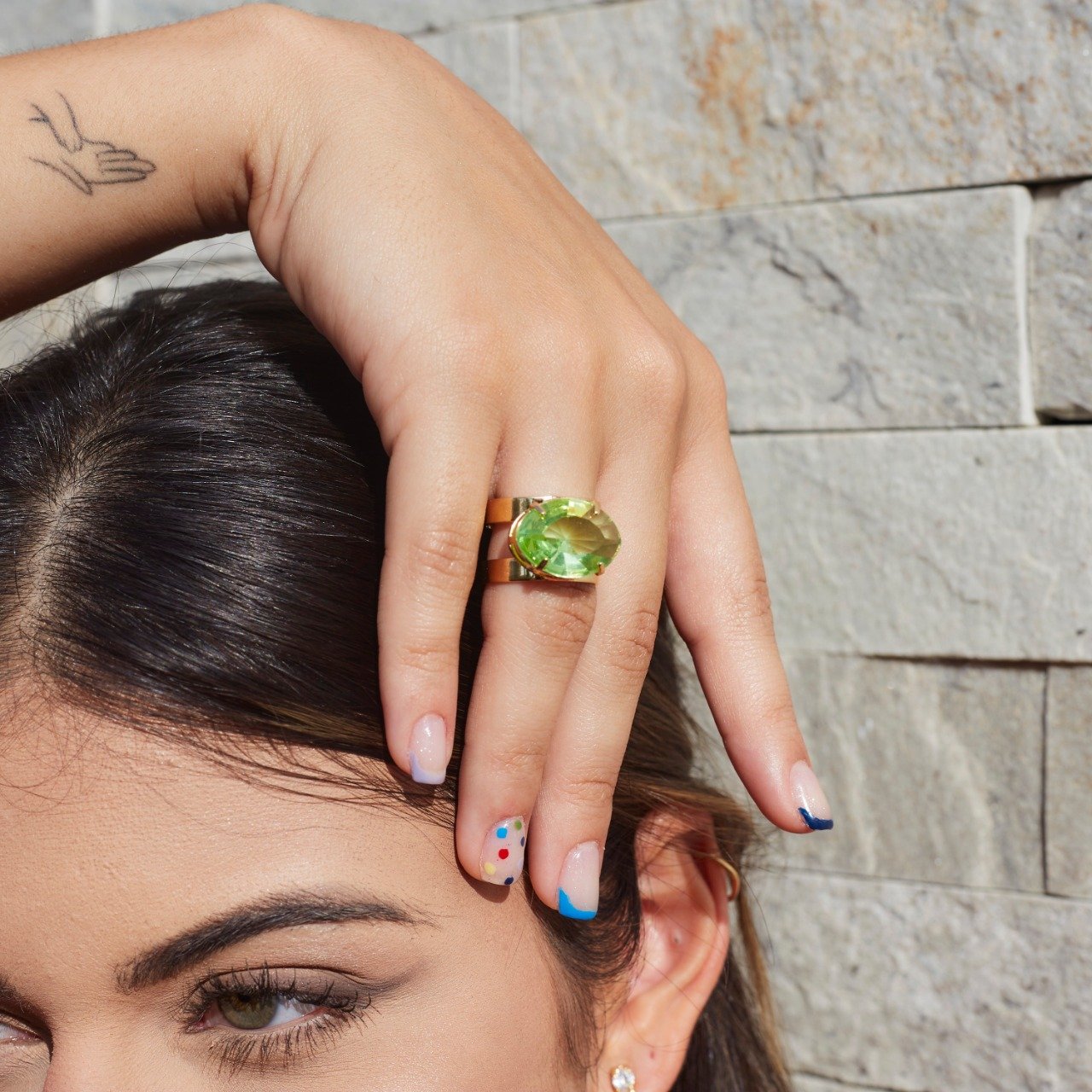 ANEL FETTINE CRISTAL OVAL VERDE CLARO BANHO OURO