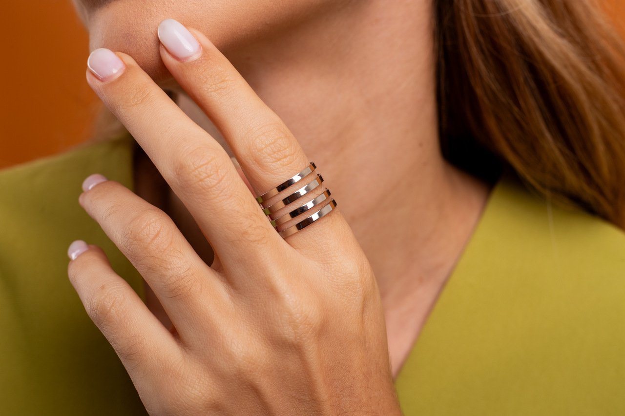 ANEL ARO LISTRADO BANHO RÓDIO BRANCO