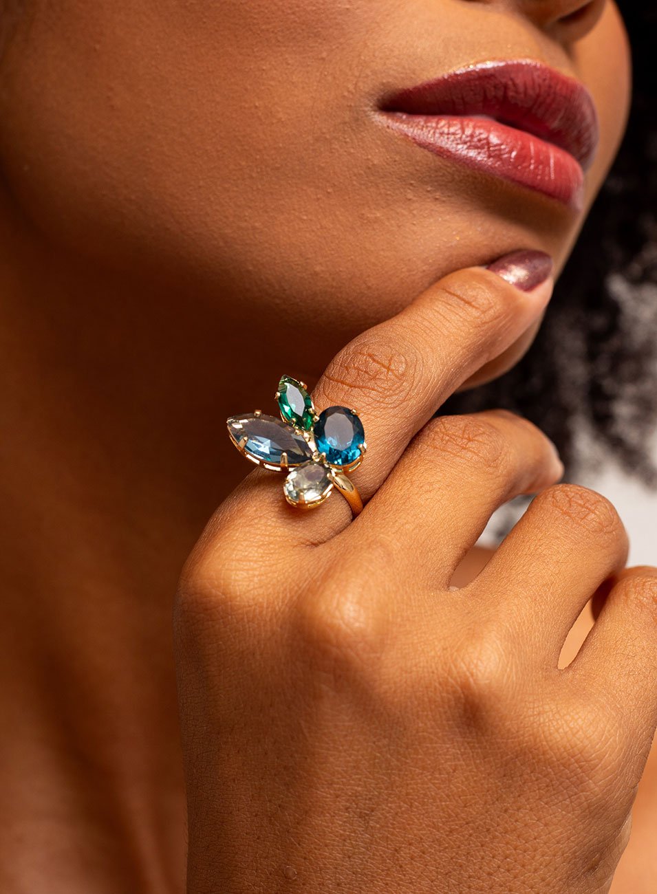 ANEL AURA MIX CRISTAIS AZUL BANHO OURO 