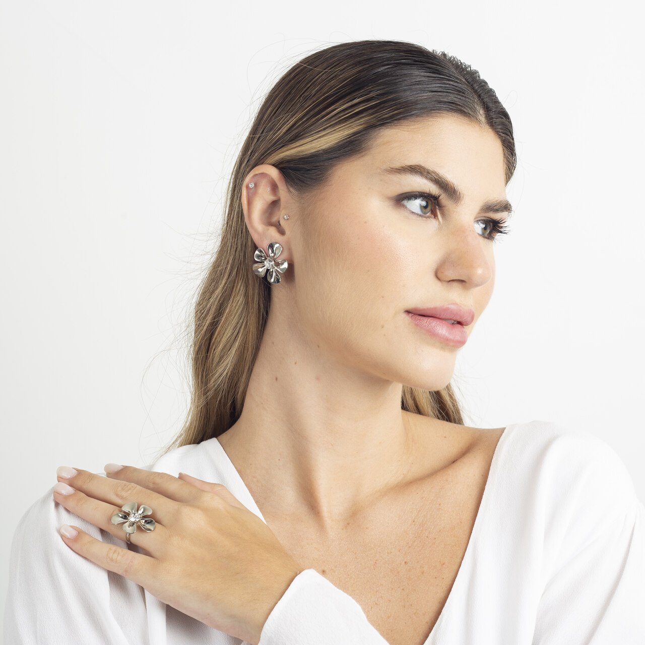 ANEL BASE FLOR CRISTAL BANHO RÓDIO BRANCO