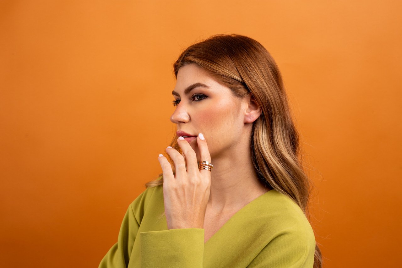 ANEL CLARITY LISTRADO RIVIERAS OVAIS INCOLOR BANHO OURO