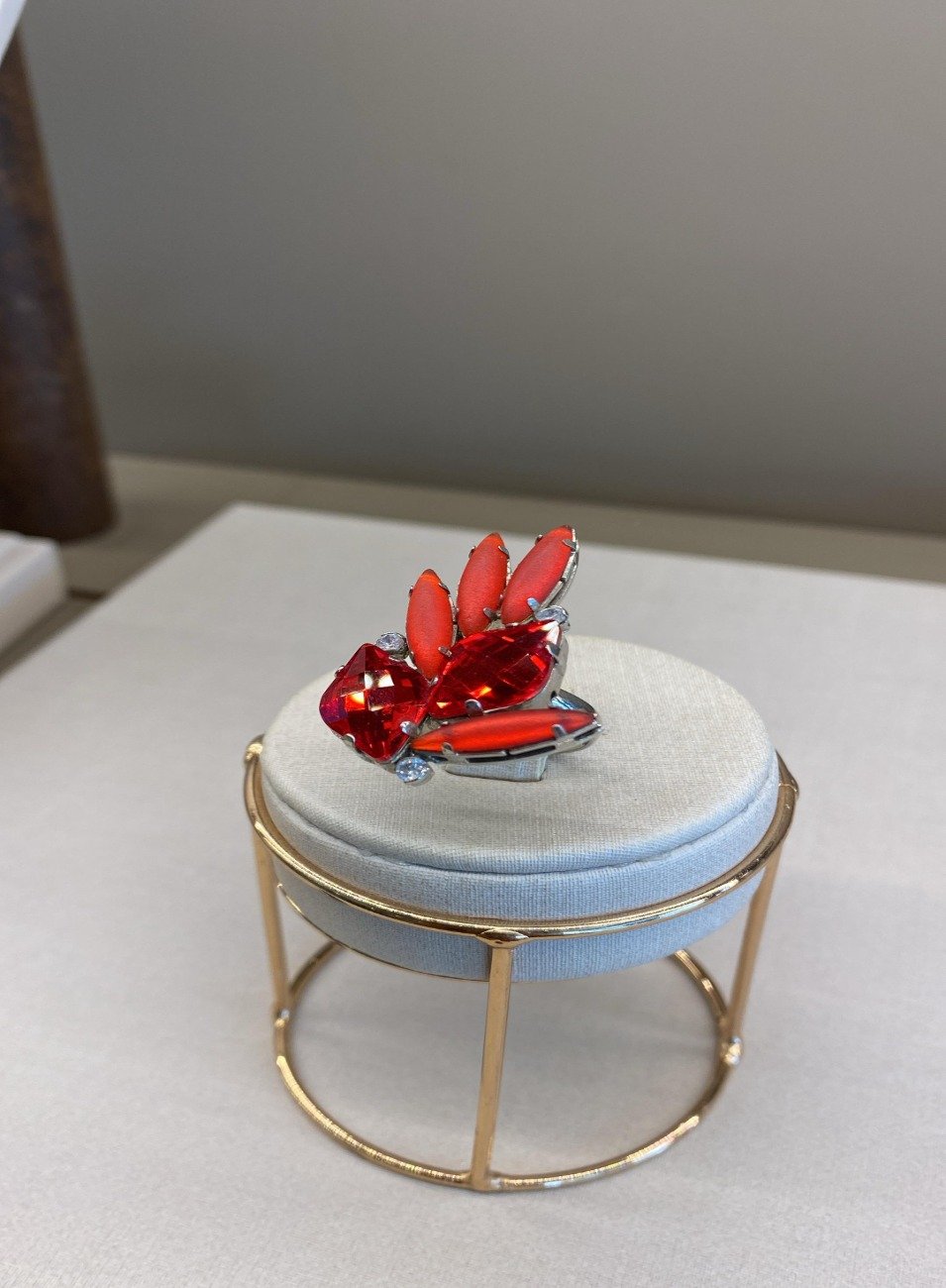 ANEL CRISTAIS LEMON SWAROVSKI VERMELHO BANHO DE RÓIDO BRANCO