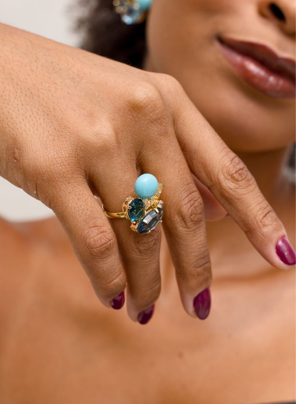 ANEL DELICATTA CRISTAIS AZUL BANHO OURO