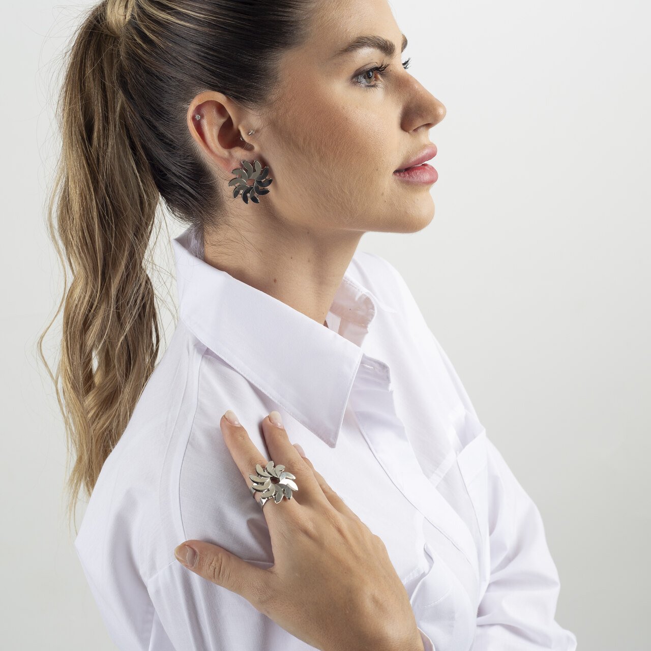 ANEL ESCAMA BANHO RÓDIO BRANCO