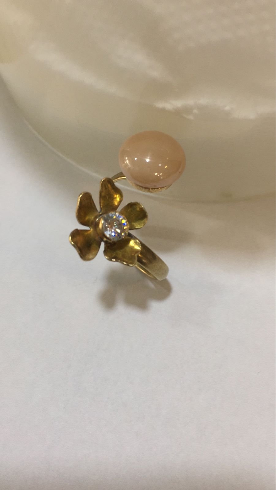 ANEL ESSÊNCIA FLOR ZIRCÔNIA PÉROLA SHELL BEGE BANHO OURO