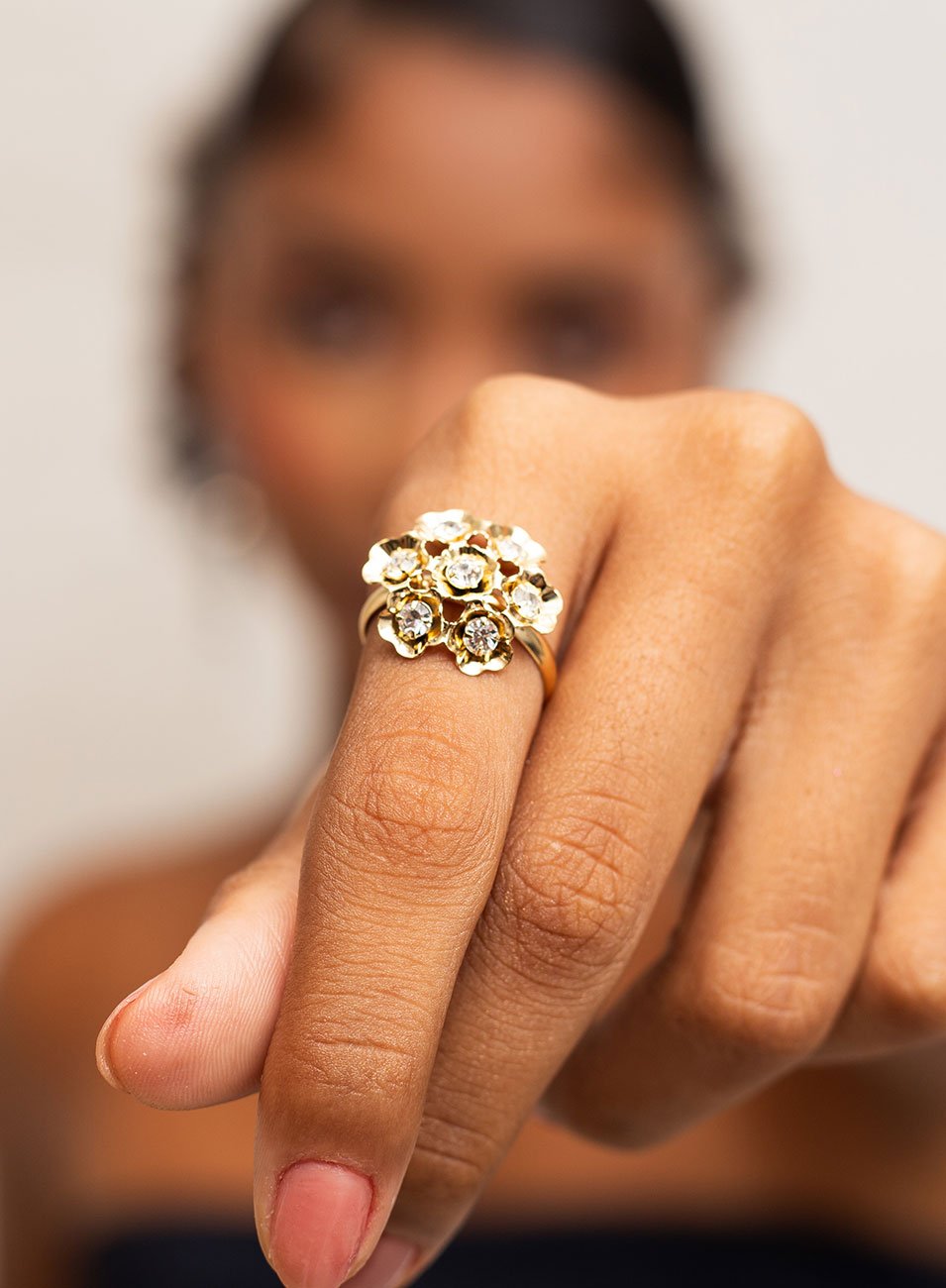 ANEL FLOR SARA BANHO OURO