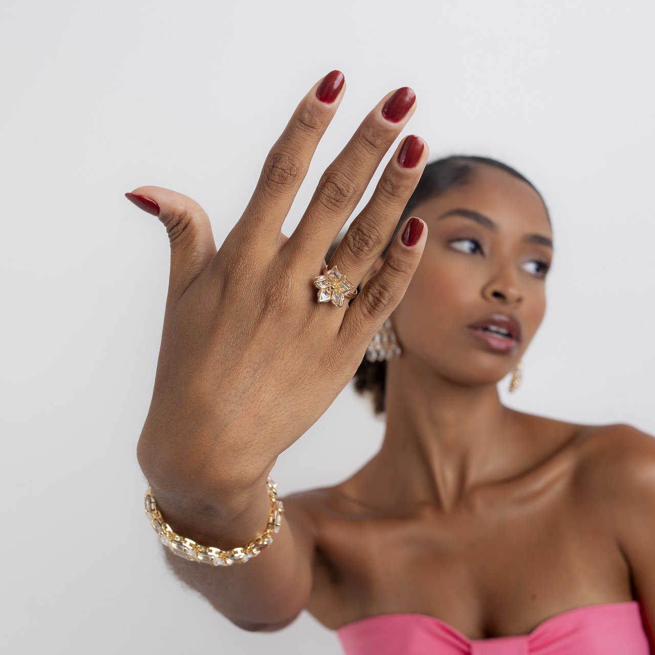 ANEL FLOR ZIRCÕNIA INCOLOR BANHO OURO