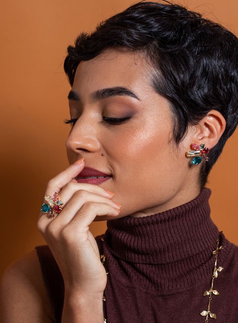 ANEL FLORADA CRISTAL AZUL TURQUESA BANHO OURO