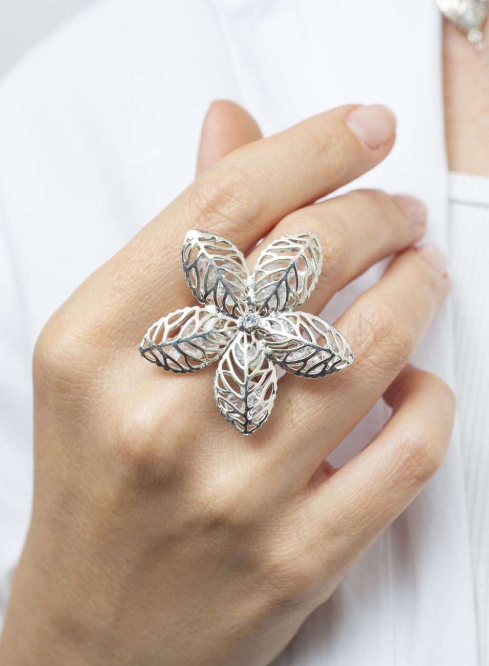 ANEL FOLHAS CRISTAL BANHO RÓDIO BRANCO