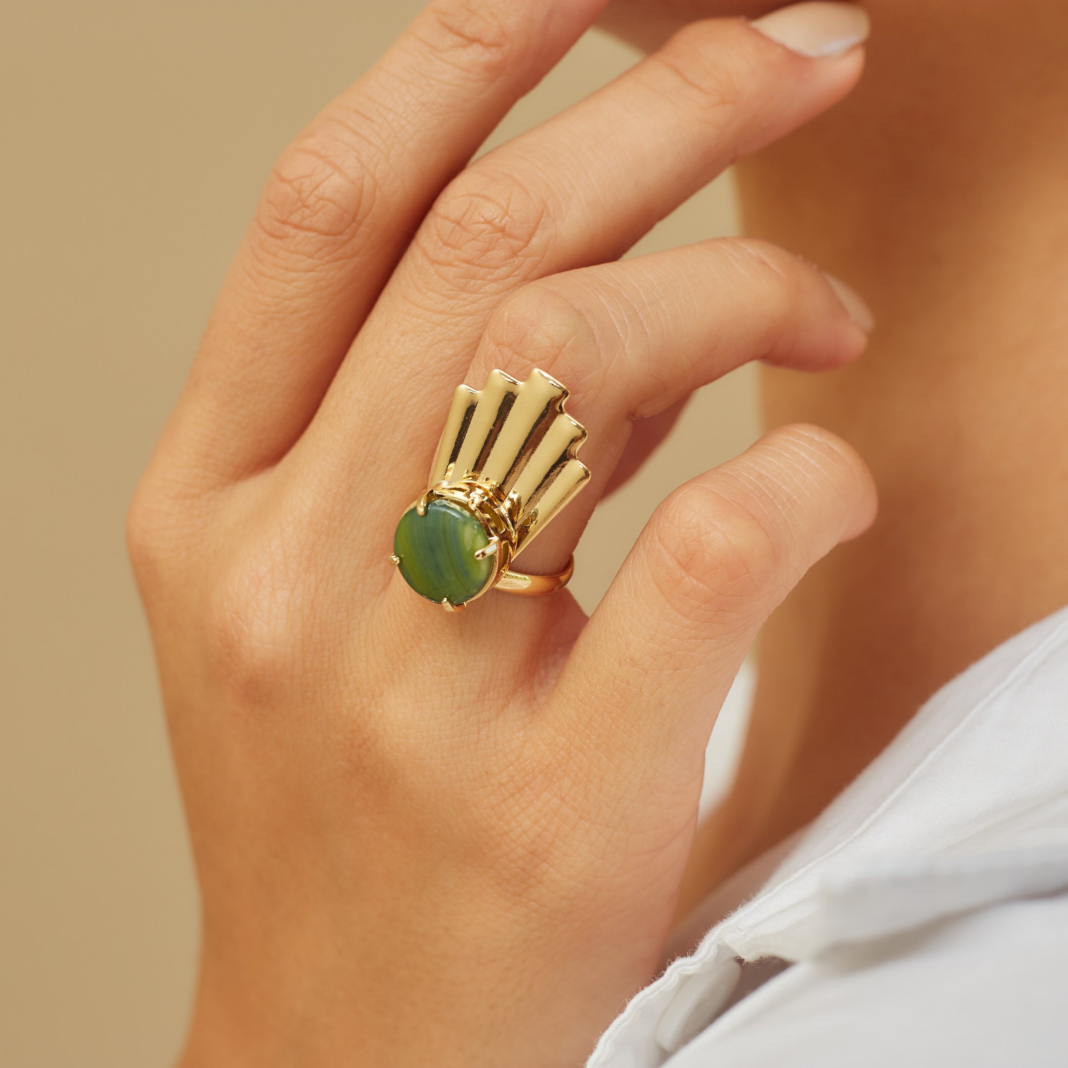 ANEL GOYA MADREPÉROLA VERDE BANHO OURO