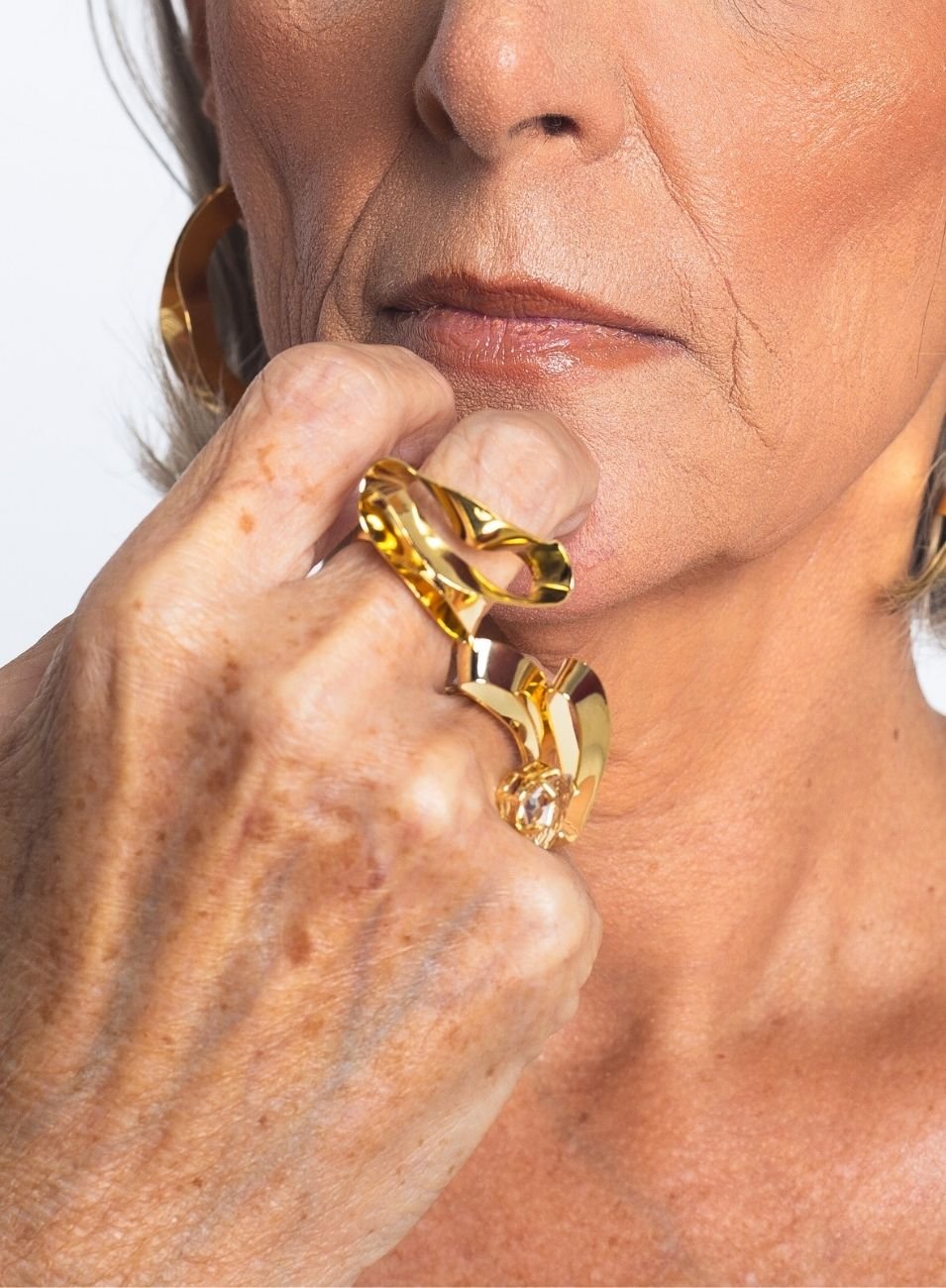 ANEL IMPULSO ESCULTURAL E TRIÂNGULO BANHO OURO