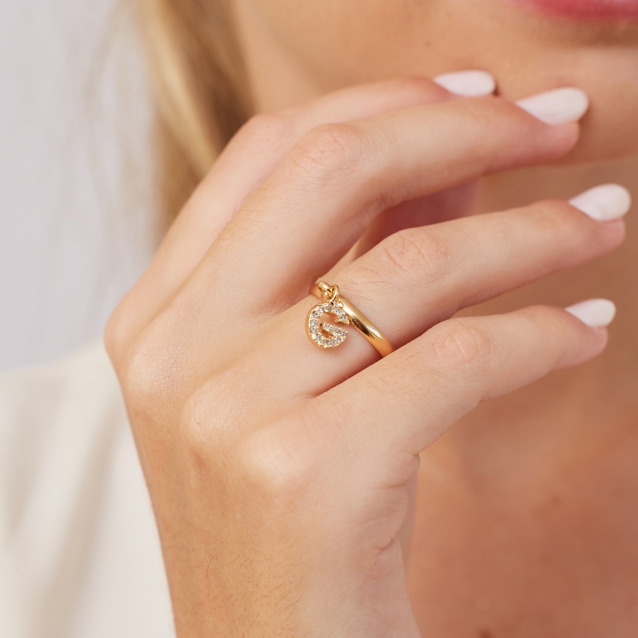 ANEL INICIAL G ALIANÇA BANHO OURO