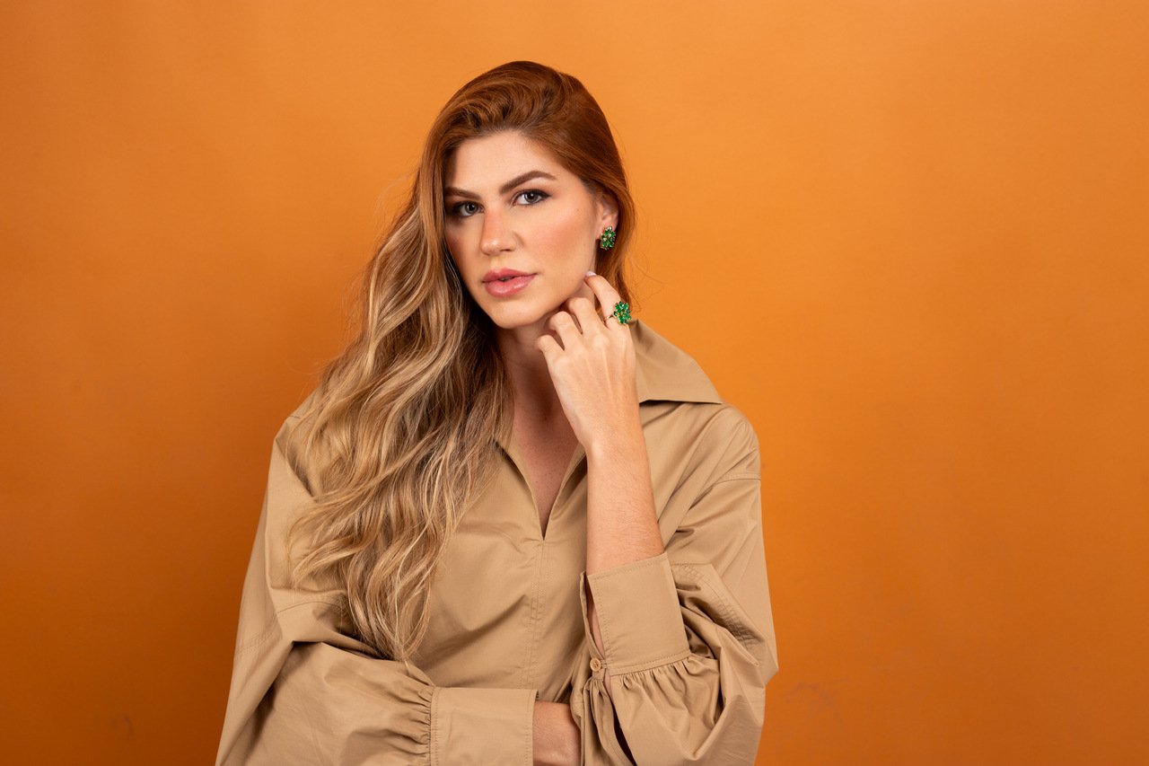 ANEL ÍRIS CRISTAL VERDE ESMERALDA BANHO OURO