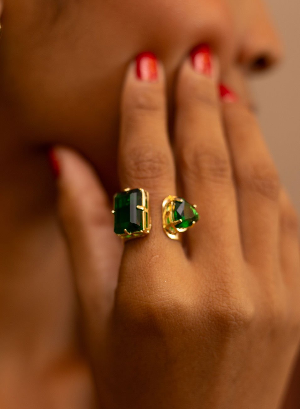 ANEL LIMIA CRISTAIS VERDE BANHO OURO