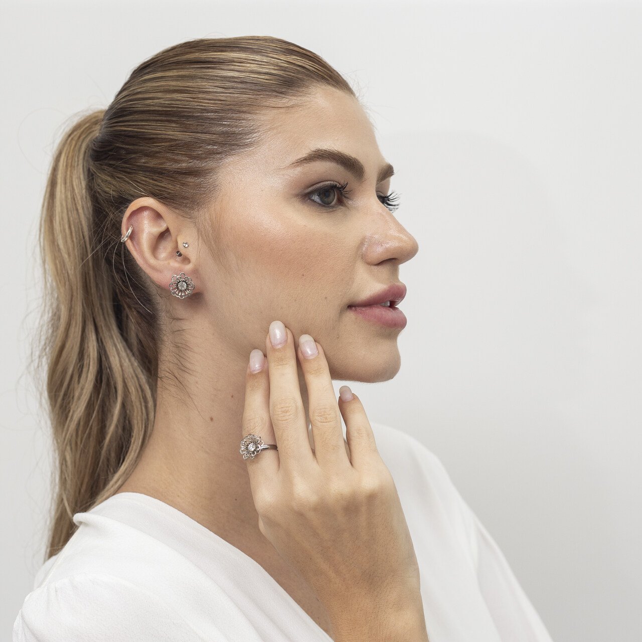 ANEL LÍO FLOR CRISTAL BANHO RÓDIO BRANCO