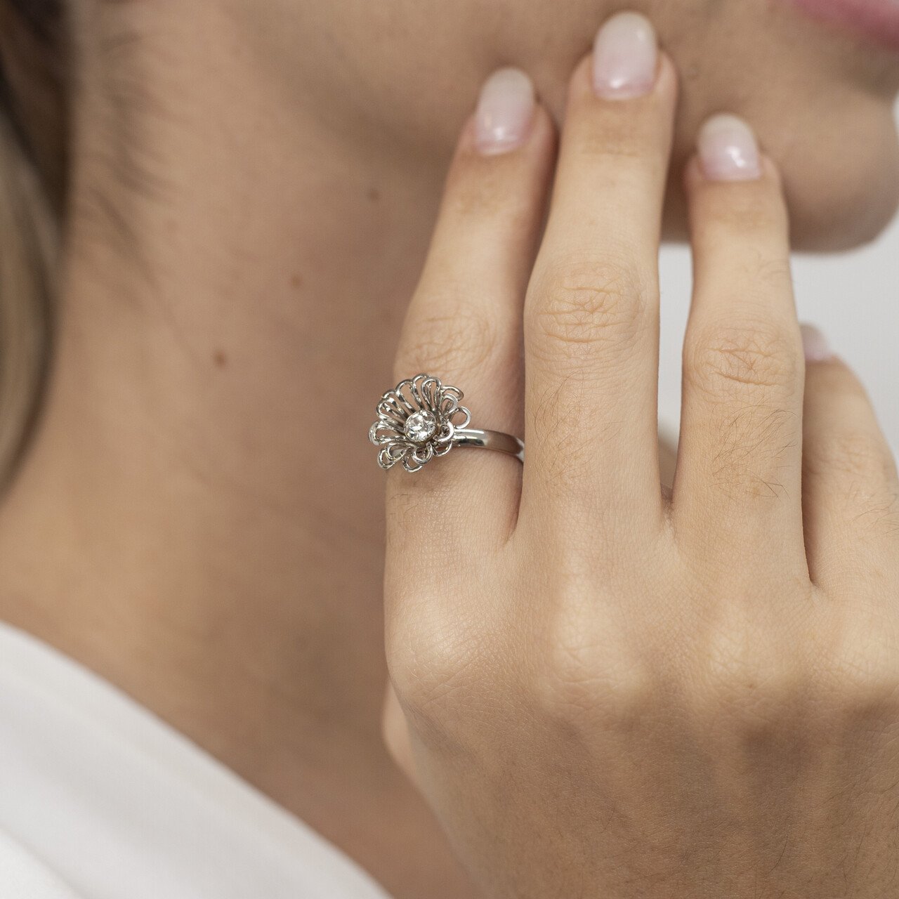 ANEL LÍO FLOR CRISTAL BANHO RÓDIO BRANCO