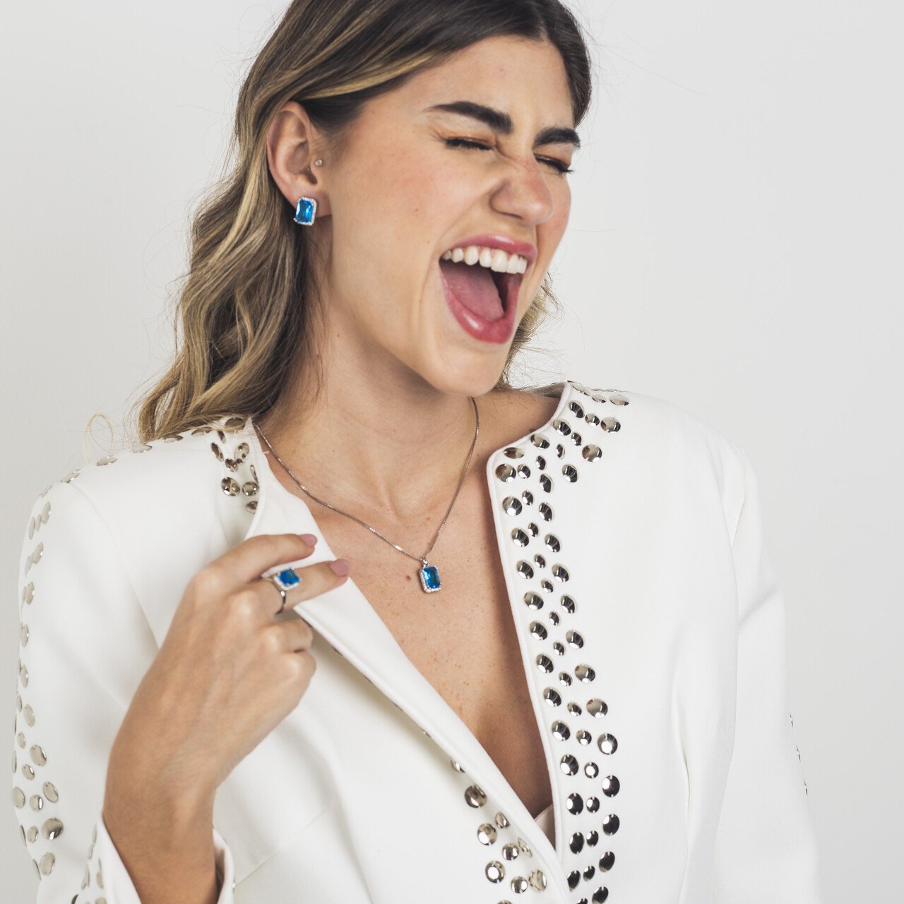 ANEL OCEAN CRISTAL AZUL ROYAL BANHO RÓDIO BRANCO