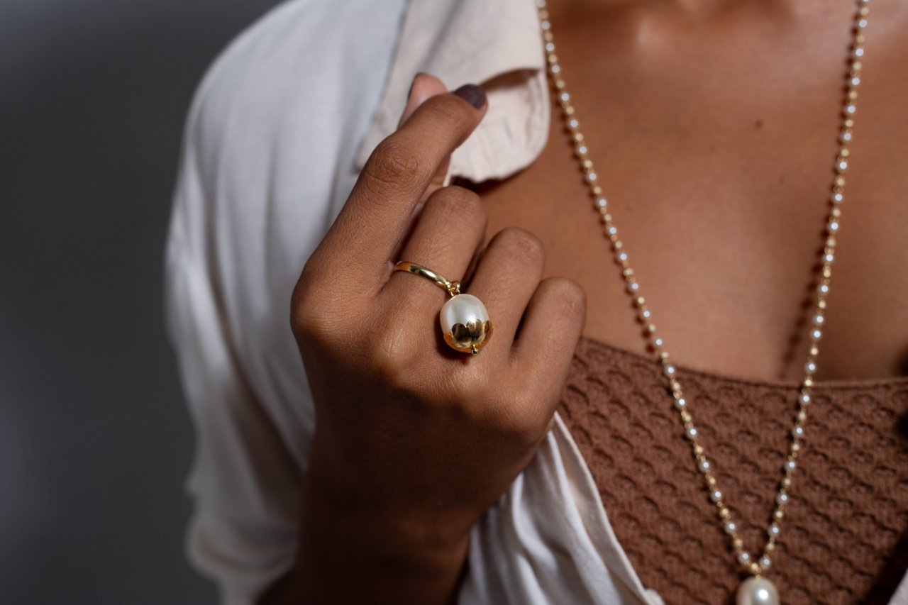 ANEL PÉROLA SHELL MAXI BANHO OURO