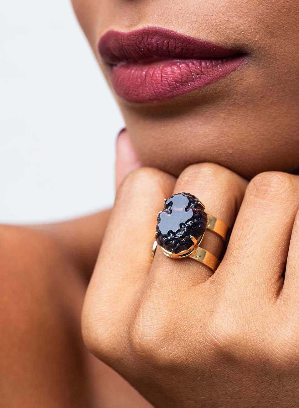 ANEL SEIVA CRISTAL NEGRO BANHO OURO 