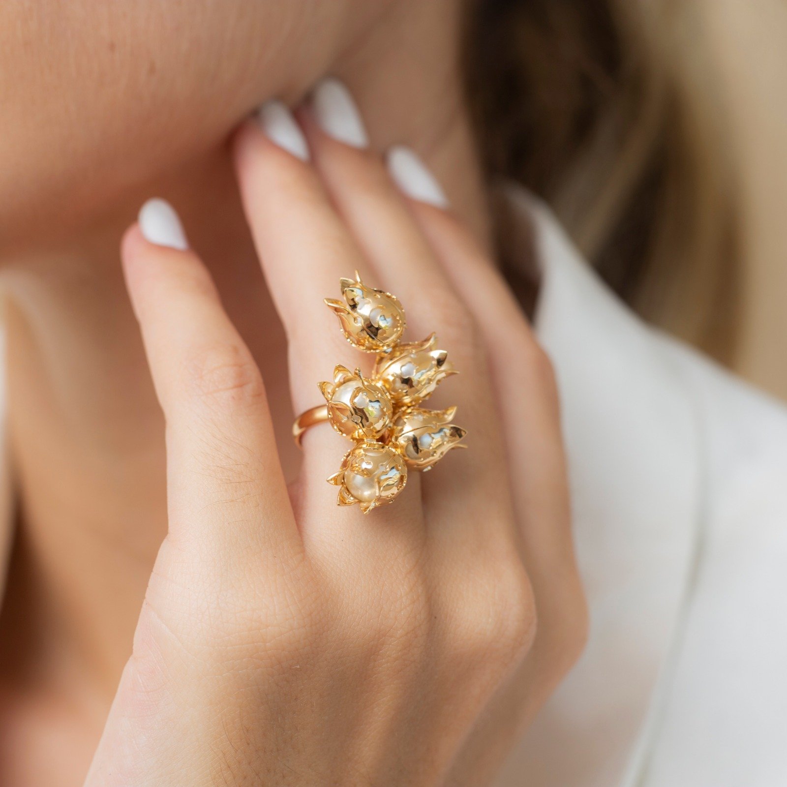 ANEL TULIPA PÉROLA BANHO OURO